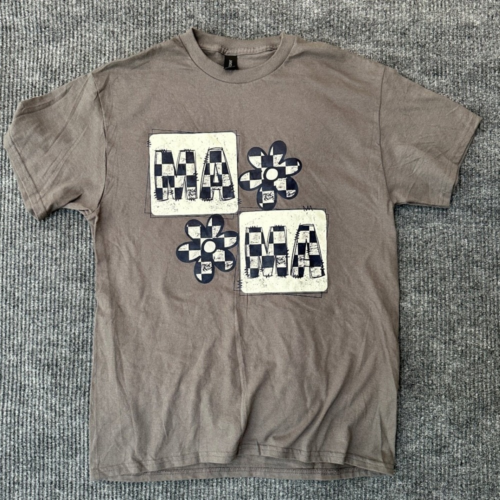 Gildan Mama‎ Graphic T-Shirt Medium Brown Checkered Floral Cotton